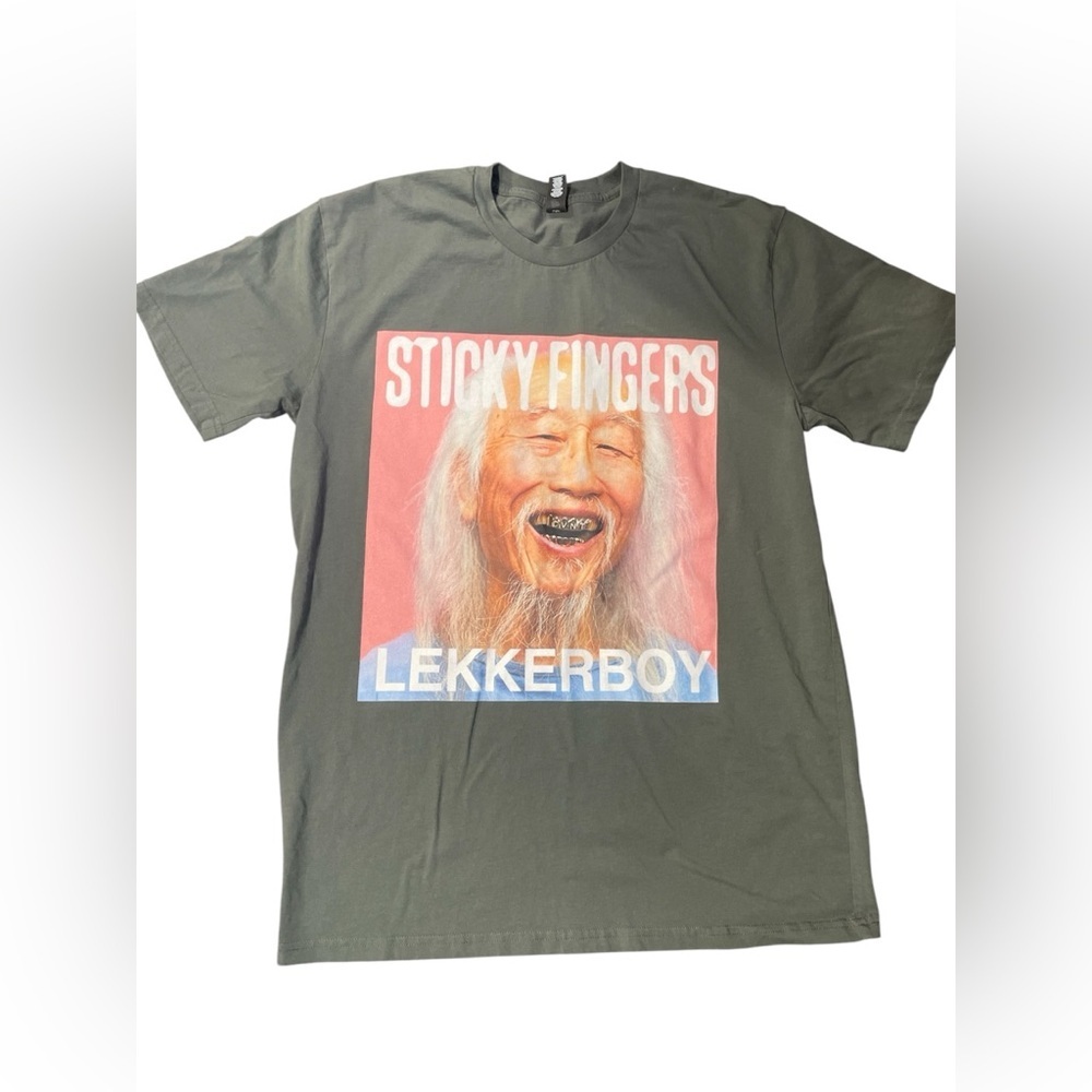 Sticky Fingers Lekkerboy Gray Graphic Short Sleeve Shirt Size Large Men’s EUC